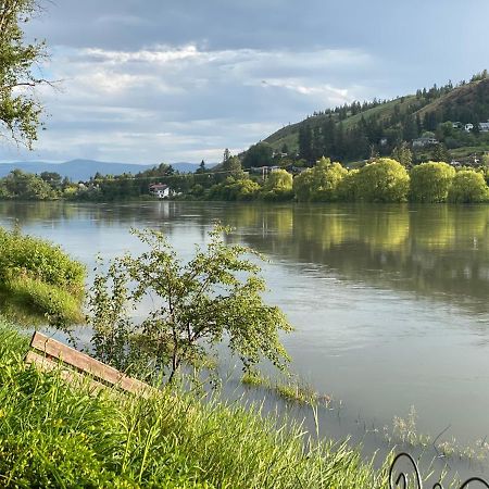 كاملوبس Rayleigh Riverfront Retreat- Peaceful Garden Oasis-25 Minutes To Ski Hill المظهر الخارجي الصورة