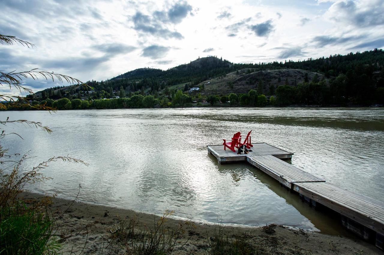 كاملوبس Rayleigh Riverfront Retreat- Peaceful Garden Oasis-25 Minutes To Ski Hill المظهر الخارجي الصورة