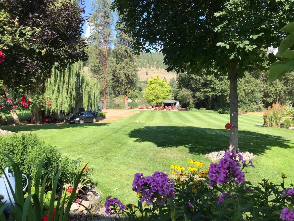 كاملوبس Rayleigh Riverfront Retreat- Peaceful Garden Oasis-25 Minutes To Ski Hill المظهر الخارجي الصورة