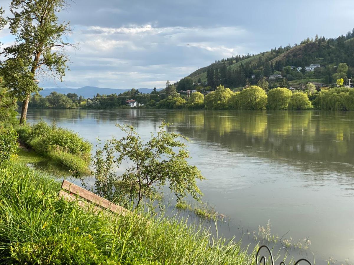 كاملوبس Rayleigh Riverfront Retreat- Peaceful Garden Oasis-25 Minutes To Ski Hill المظهر الخارجي الصورة